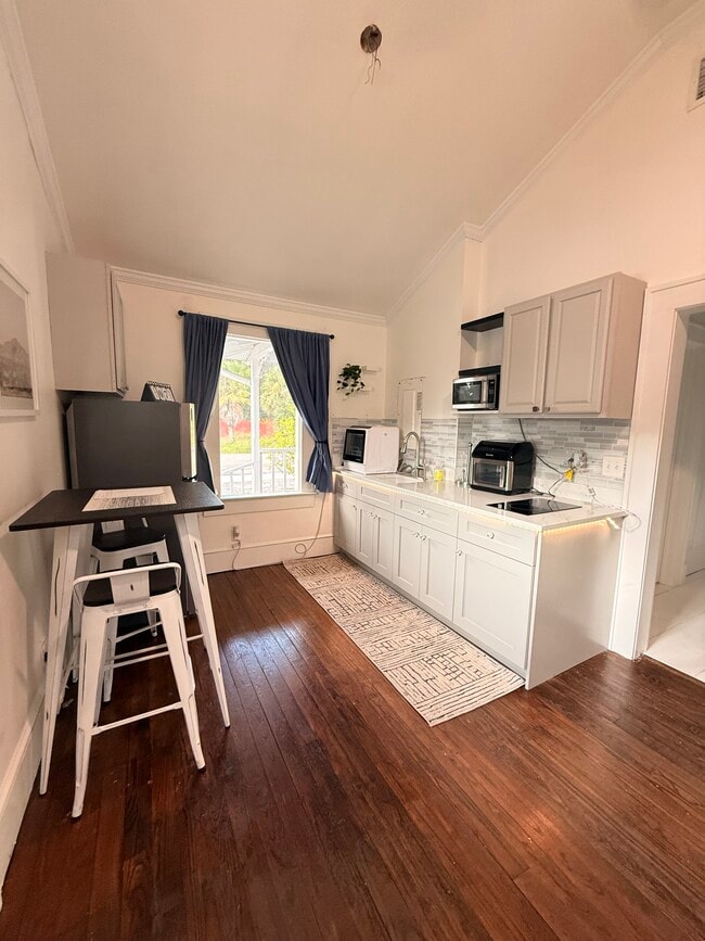 Foto del edificio - 1920 Victoria Ave