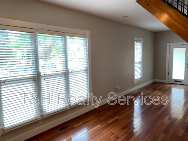 Foto del edificio - 1820 E 12th St