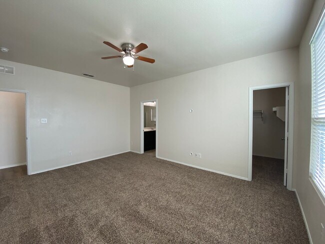 Building Photo - "Fort Worth Homes for Rent" 4/3/2 Eagle MT...