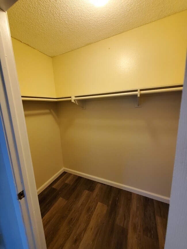 Closet - 5101 Huntington Dr N