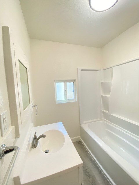 Main hallway bathroom - 2611 S Cloverdale Ave