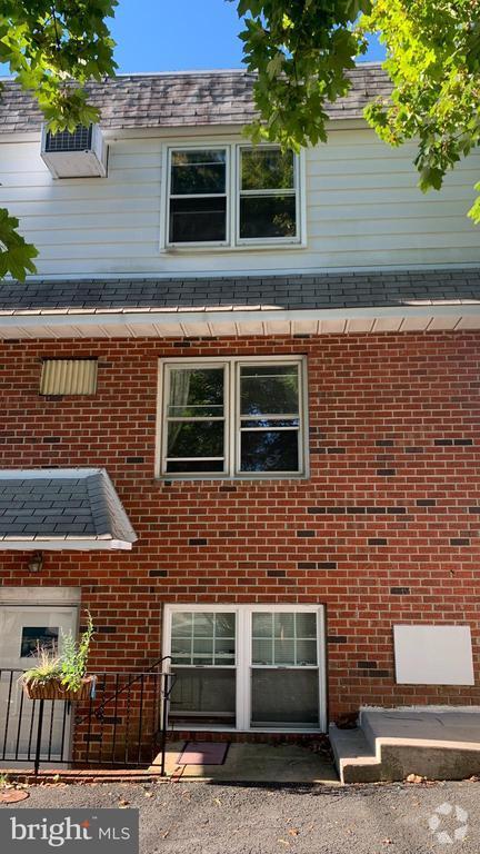 Building Photo - 1024 Fox Chase Rd