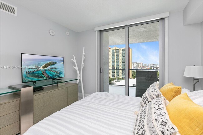 Foto del edificio - 330 Sunny Isles Blvd