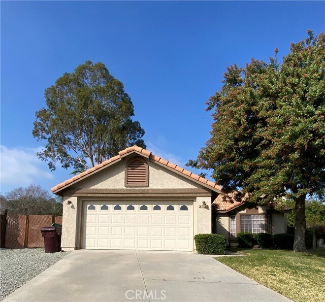 Foto principal - 25320 Orbit Ct