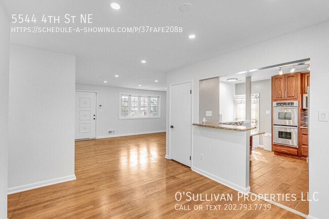 Photo - 5544 4th St NE House