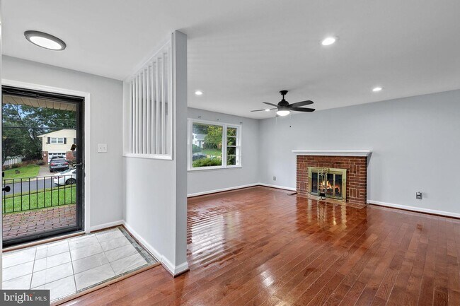 Building Photo - 7513 June St