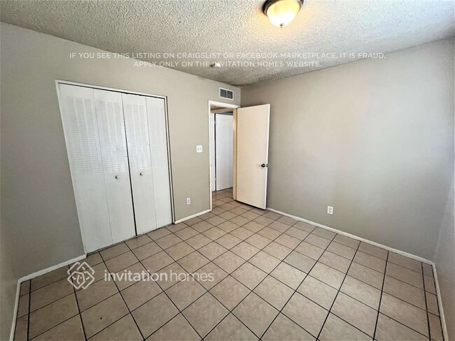 Building Photo - 5942 W Whitton Ave