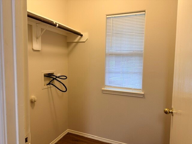 Foto del edificio - 8227 Wainwright Way