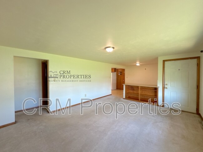Building Photo - 323 S 00ew