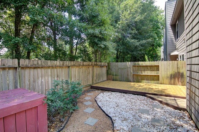 Building Photo - 127 N Villa Oaks Dr