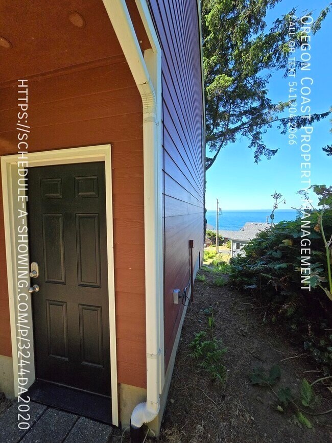 Building Photo - 2Bed/1Bath w/ Ocean Views!