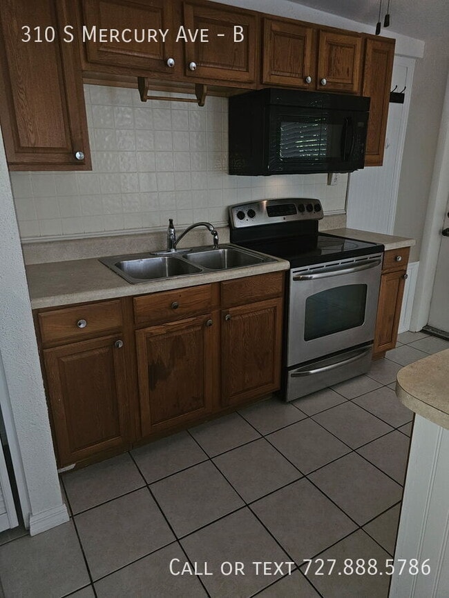 Building Photo - 310 S Mercury Ave