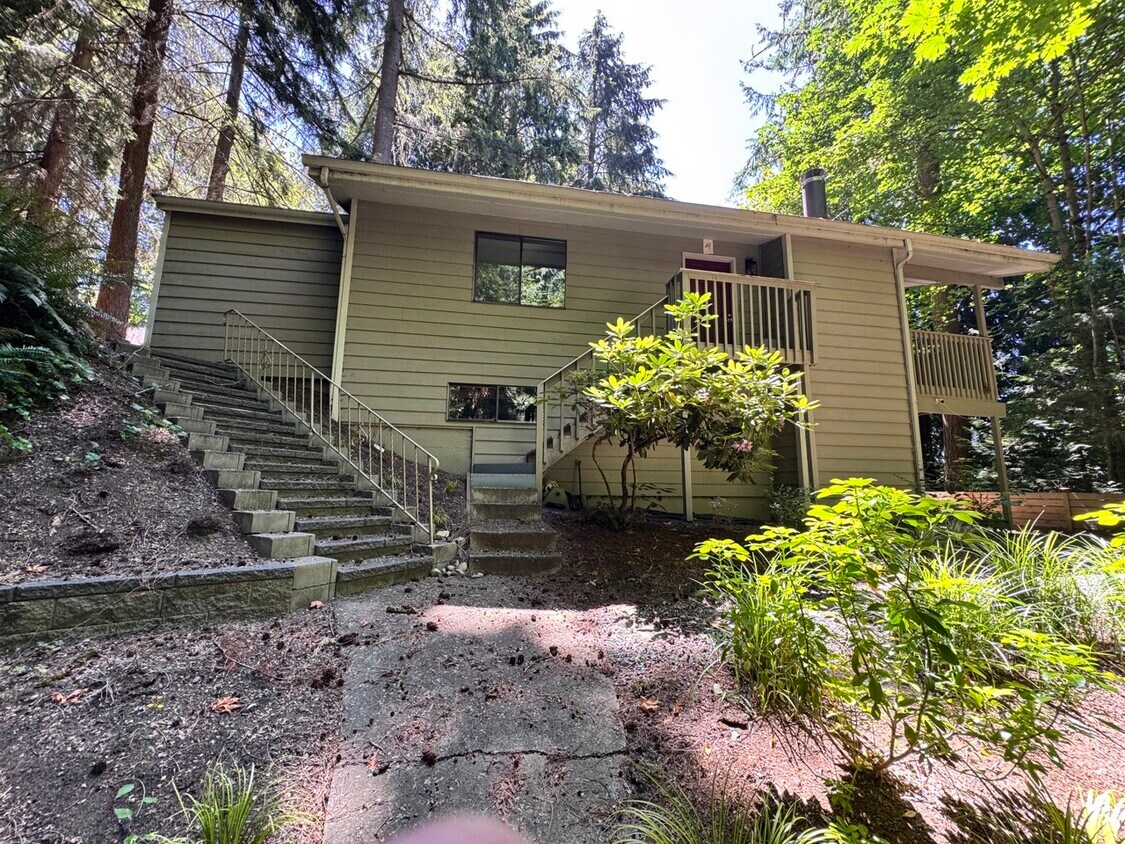 Front of the House - 21440 NE Union Hill Rd (Redmond, WA)