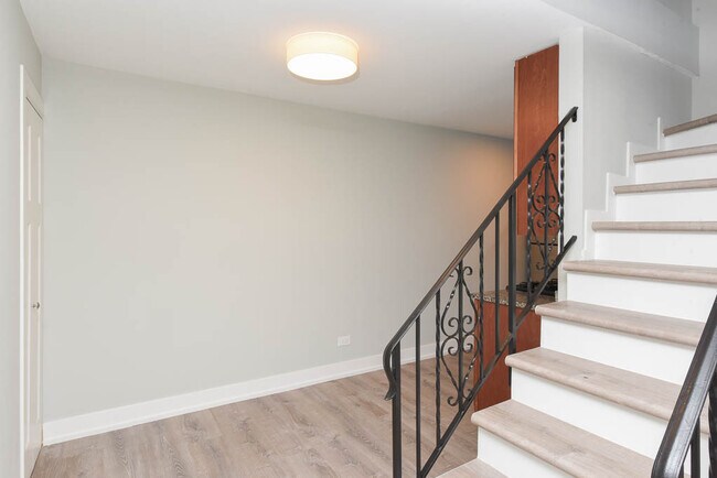 Building Photo - 445 Barry