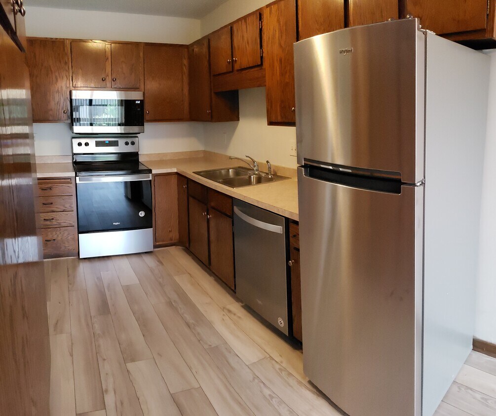 Foto principal - 4350 Trenton Ln N