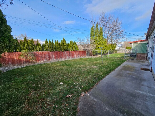Foto del edificio - 2 Bed 1 Bath Home in the Heart of Richland