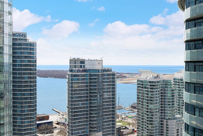 Building Photo - 807 York St