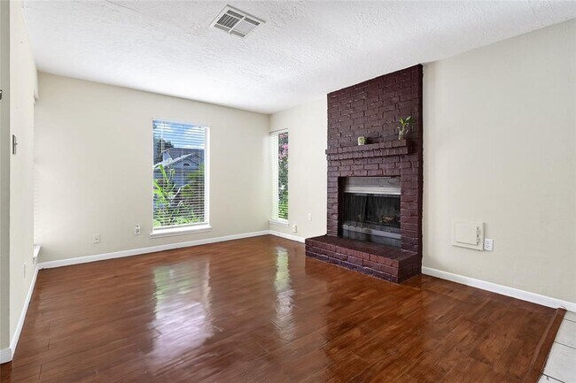 Foto del edificio - 4426 Jamaica Ln