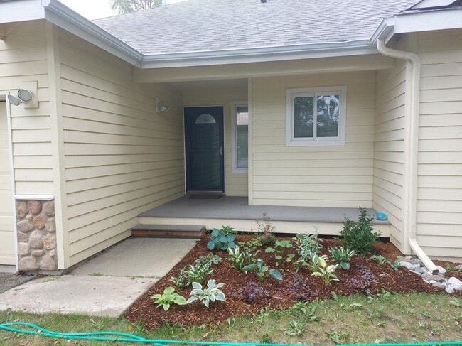 Covered Entry Porch - 1120 W Bold Peak Cir