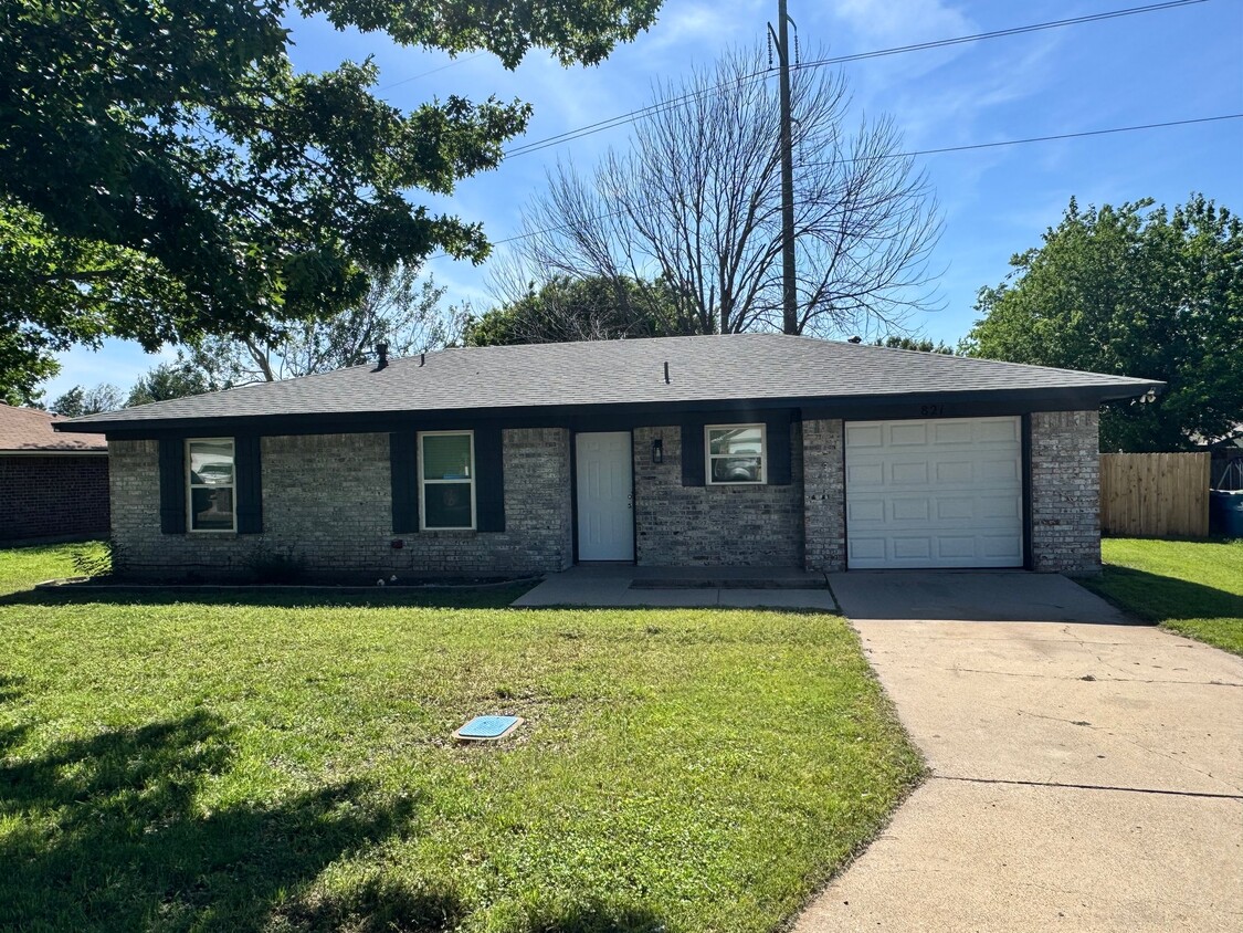 Photo - 821 Vernon Ct (Sanger, TX)