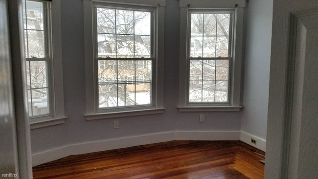 Building Photo - 3 br, 1 bath Apartment - 357 Ellsworth Ave #3