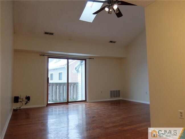 Foto del edificio - 4906 Ravens Crest Dr