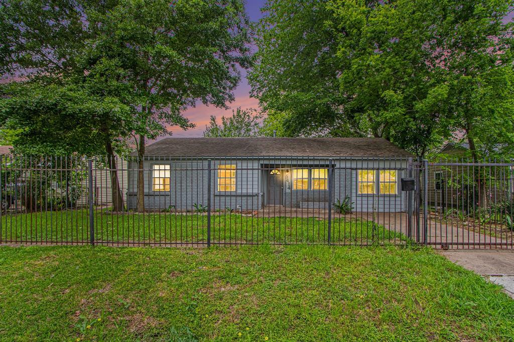 Primary Photo - 9414 Rosehaven Dr