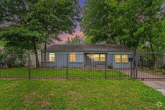 Building Photo - 9414 Rosehaven Dr