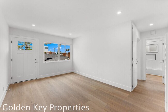 Foto del edificio - Welcome to your beautifully remodeled apartment in South Oceanside just a few blocks from the beach!