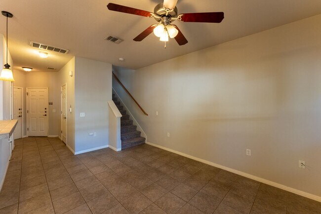 Foto del edificio - Charming 2 Story 3/2.5 in Desirable East Austin!