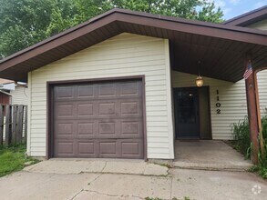 Building Photo - 1104-1104 E Northwood Dr