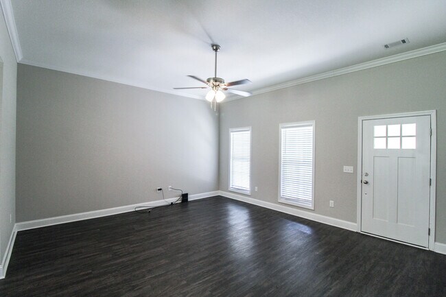 Building Photo - 102 Spendoll Ct