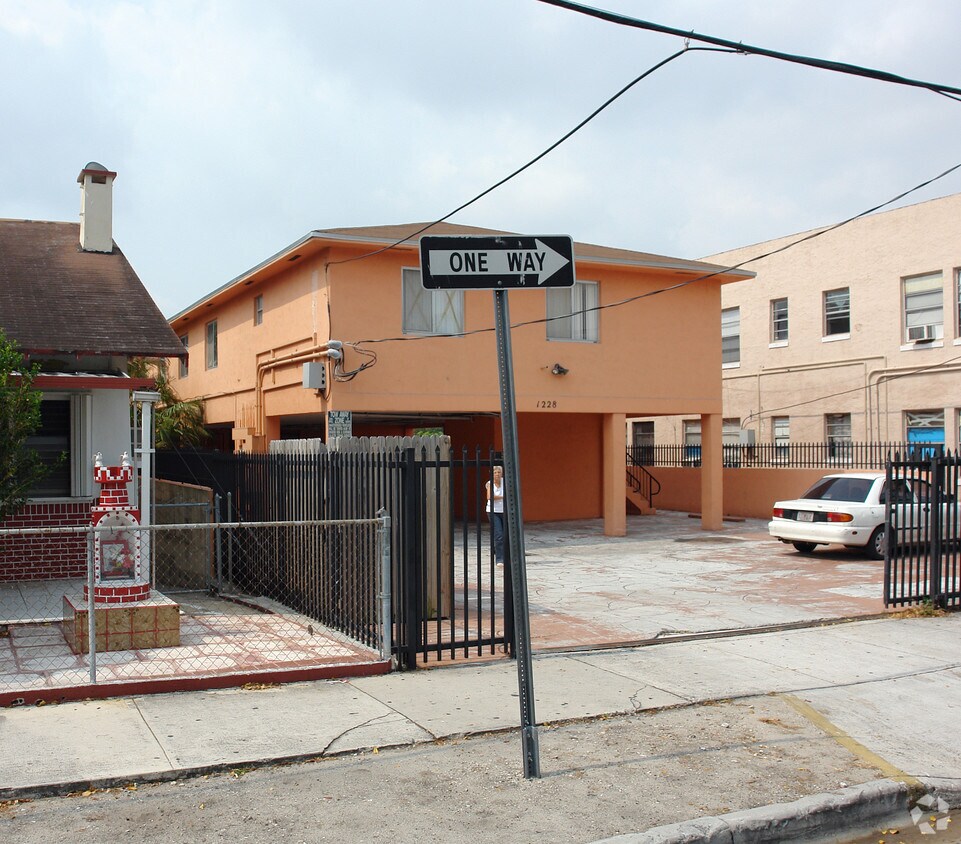 Foto del edificio - Monpat Apartments