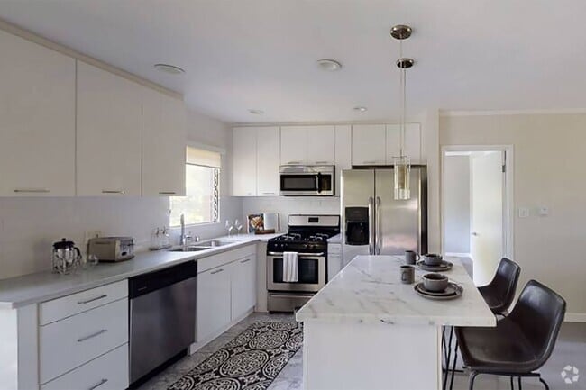 Building Photo - The Biarritz Apartments