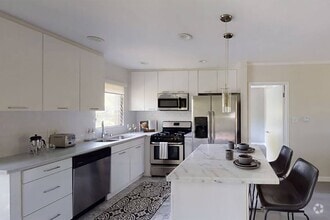 Building Photo - The Biarritz Apartments