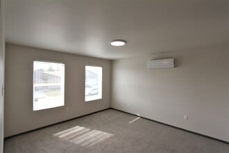 Building Photo - 939-941 Greenfield Dr