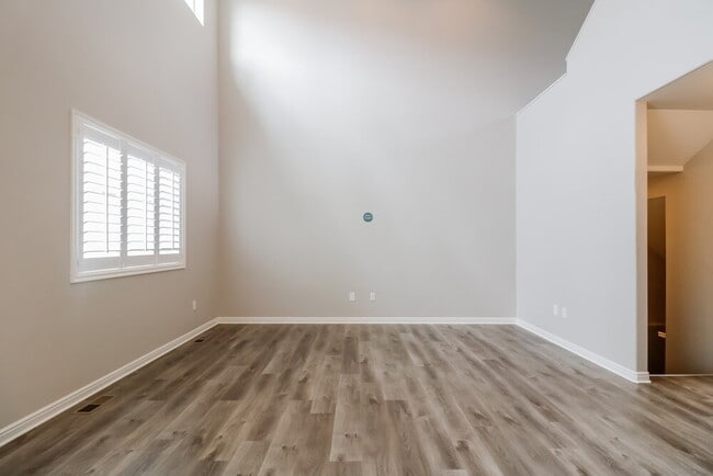 Building Photo - 3023 S Willow Creek Dr