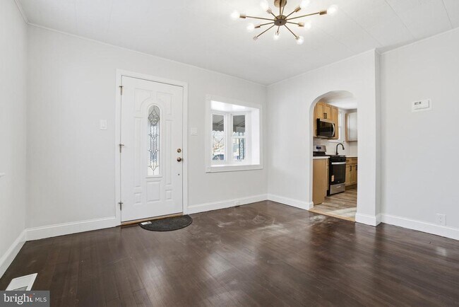 Building Photo - 806 Bordentown Rd