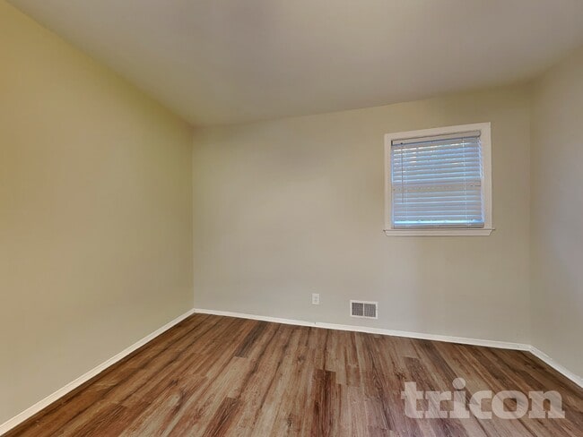 Building Photo - 2010 Flintwood Dr