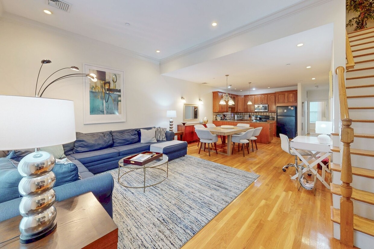 EVERYTHING INCLUDED - 3 Bed/ 2 bath in Brookline - EVERYTHING INCLUDED - 3 Bed/ 2 bath in Brookline