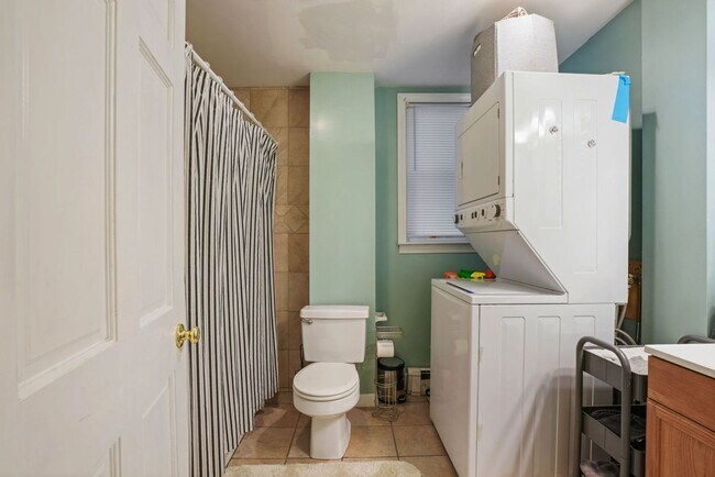 Foto del edificio - $1000 Utilities Rebate with Promo!  Luxury Apt w Laundry in Unit in Great Location