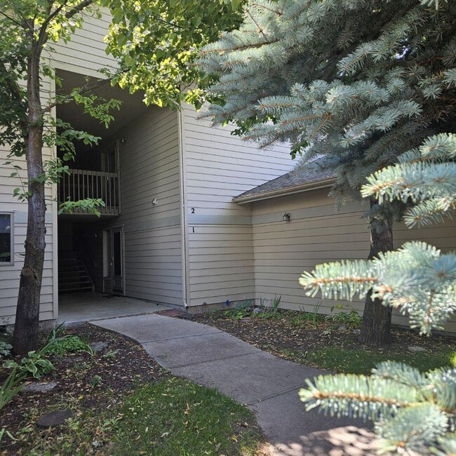 Building Photo - 10 S Yellowstone Ave