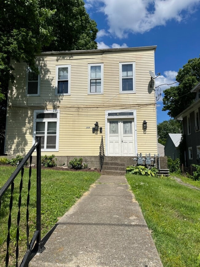 Building Photo - 309 Crescent Ct