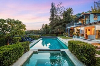 Building Photo - 1514 Sunset Plaza Dr