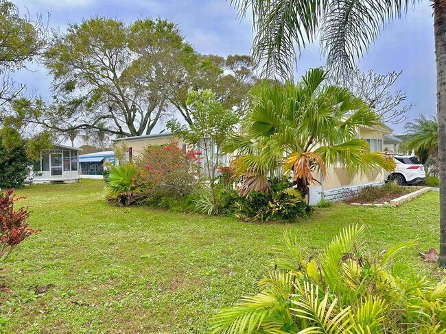 Building Photo - 35 Los Lagos Rd