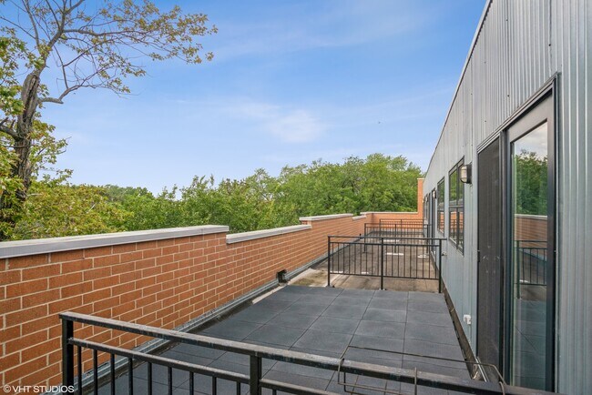 Foto del edificio - 7211 N Oakley Ave