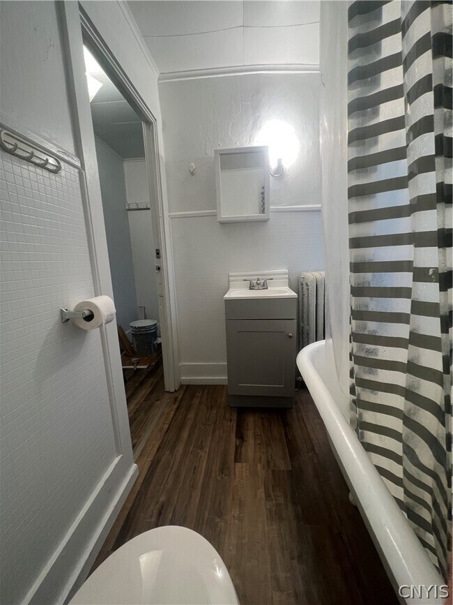 Foto del edificio - 255 W 5th St
