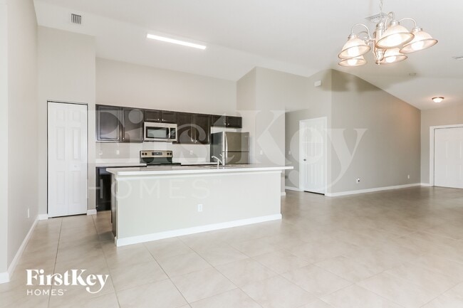 Building Photo - 122 SW Sea Lion Rd