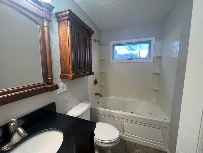 Building Photo - COMING SOON! 3 BEDROOM HOME!!