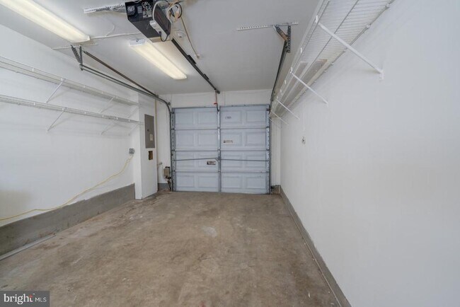 Building Photo - 20821 Shamrock Glen Cir